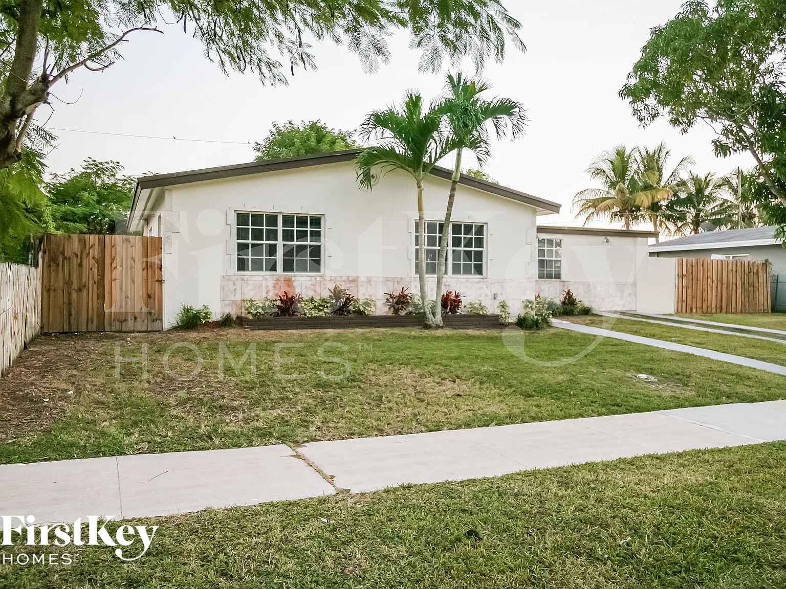 4 bed, 2.0 bath, 1472 sqft, $3,535 — Photo 2