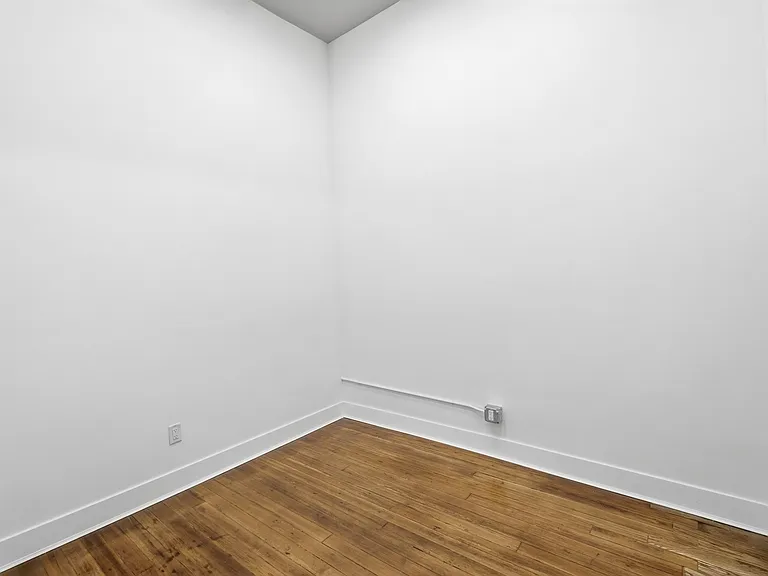 907 Main St #5 — Photo 16