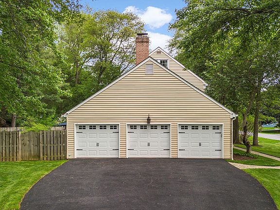 3rd image of 4636 Cherry Valley Dr
