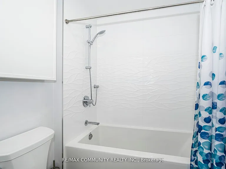 980 Yonge St #513 — Photo 31