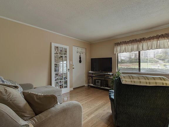 3rd image of 2718 SW Painter Ave #D100