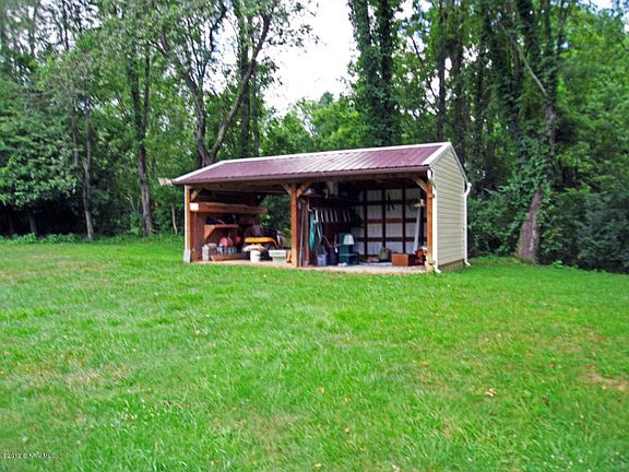 2nd image of 1317 Thomas Ln