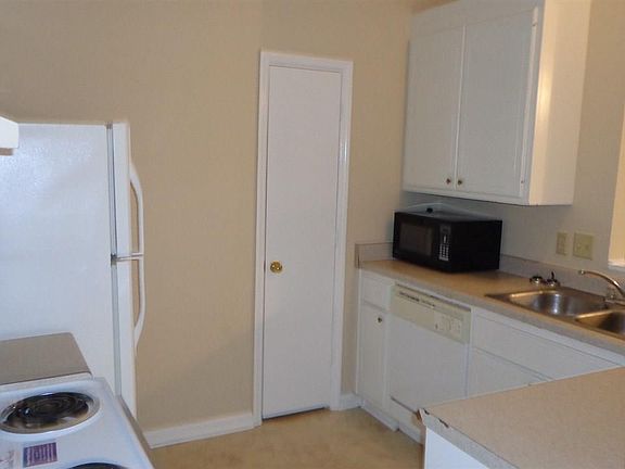 5th image of 110 Yellowwood Ct