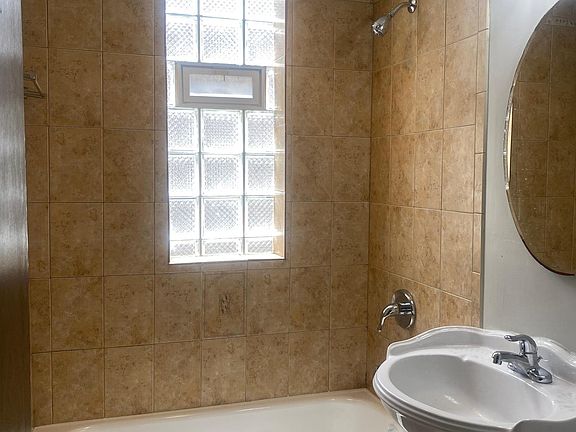 4th image of 7941 S Maryland Ave #2