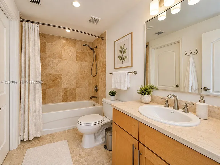 945 Michigan Ave #5 — Photo 8