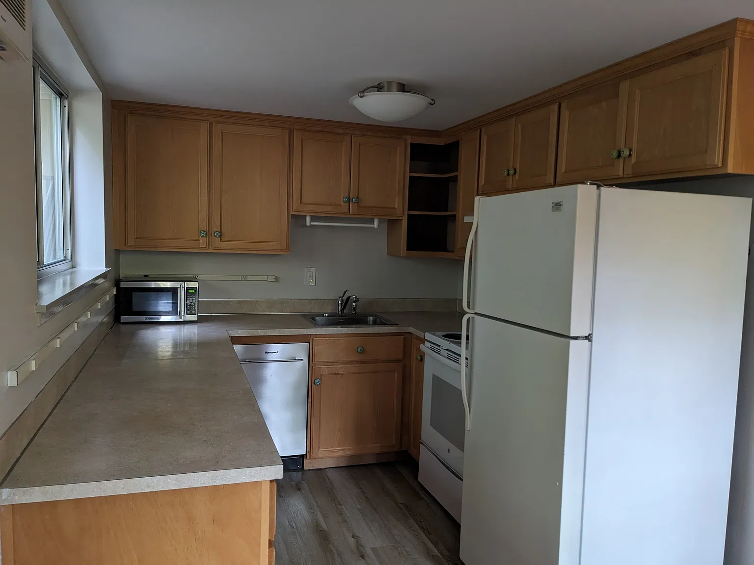 2 bed, 750 sqft, $2,100 — Photo 2