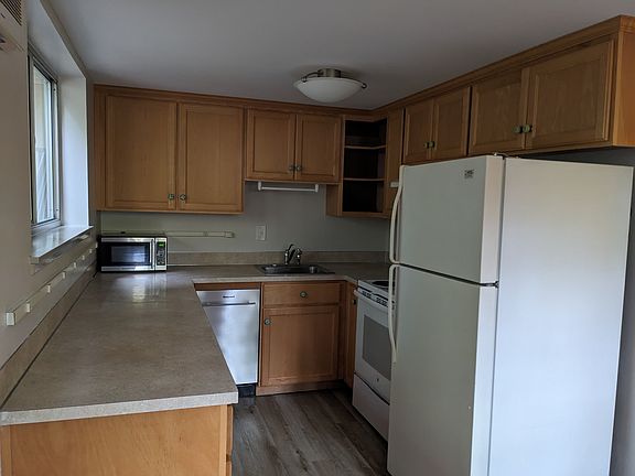 2nd image of 821 NW 52nd St #1/2