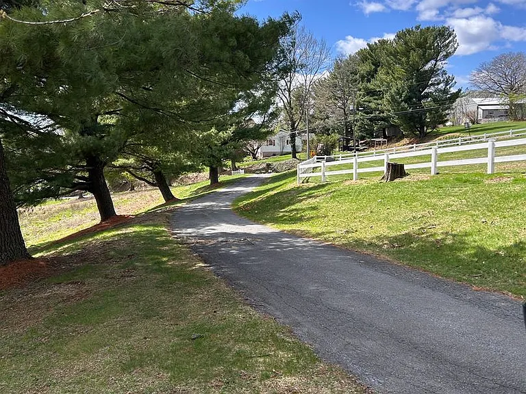235 Reifsnyder Rd — Photo 2