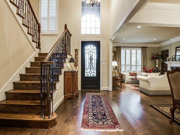 3rd image of 5605 Crowndale Dr
