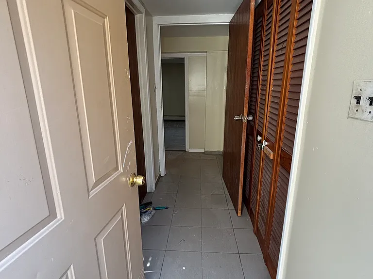 Hunnewell Ave — Photo 1