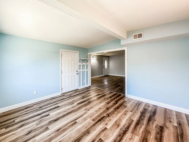 1117 Iris Ave — Photo 7