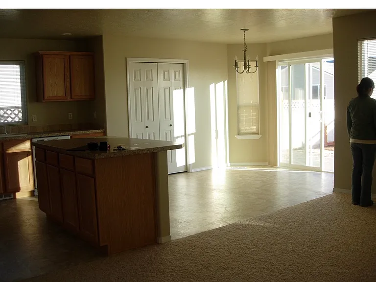 11669 Edgemoor St — Photo 6