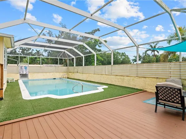 2205 Dixie AVE, PUNTA GORDA, FL 33950