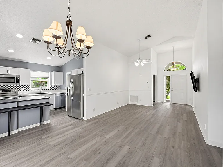 1852 Capeside Cir — Photo 11
