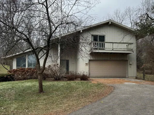 201 SW Summer Dr, Saint Lucas, IA 52166