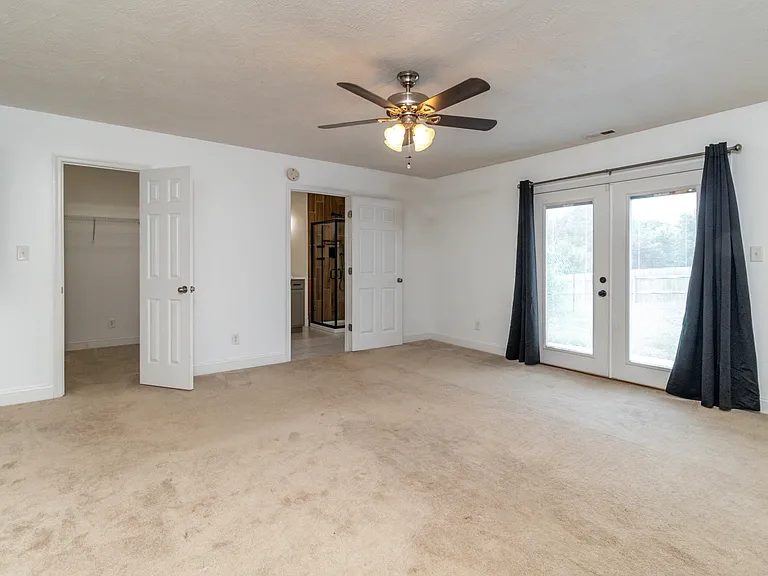 2821 Vicksburg Ln — Photo 4