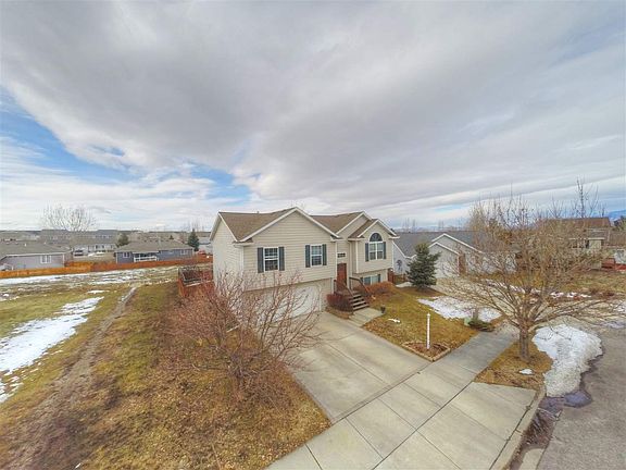 3rd image of 317 Greenway Ct
