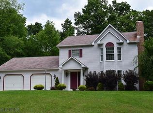 318 Ridgewood Dr, New Paris, PA 15554