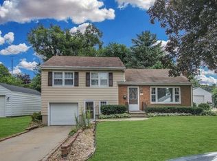 937 Monroe Dr, Freeport, IL 61032