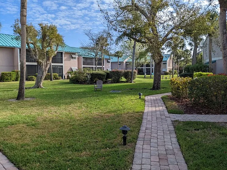 5649 Midnight Pass Rd — Photo 31