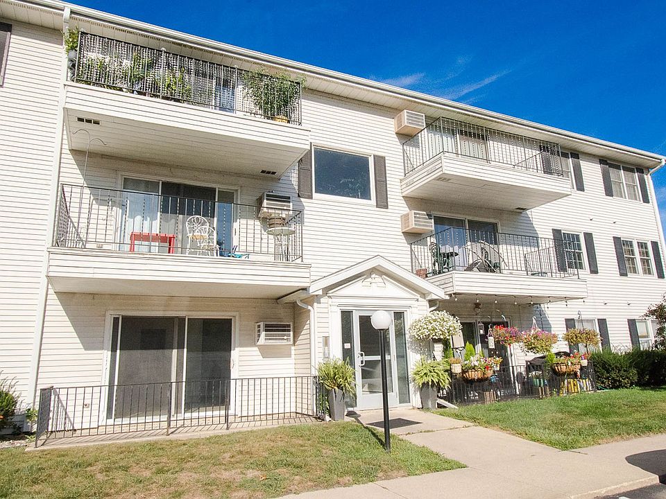 1st image of 1905 26th Ave NW APT 117