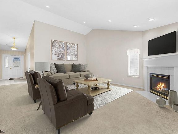 3rd image of 4044 Sandview Dr