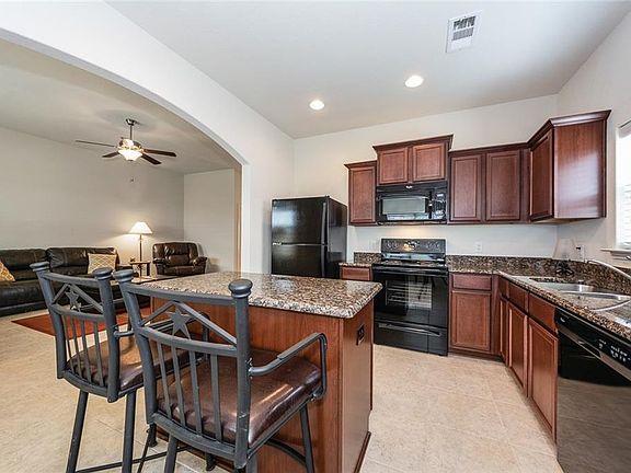 2nd image of 1836 Olive Ln