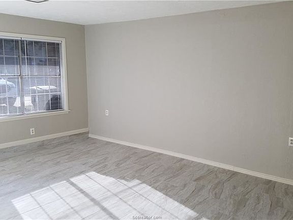 WI1813B Living room