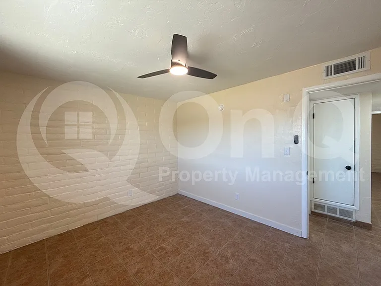 1846 W Caravelle Rd — Photo 16