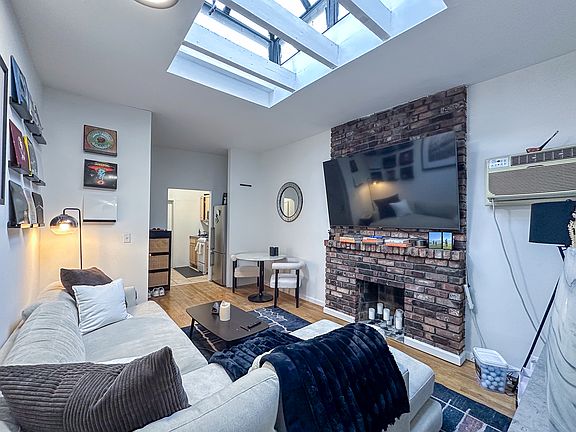 5th image of 238 W 20th St APT 5D