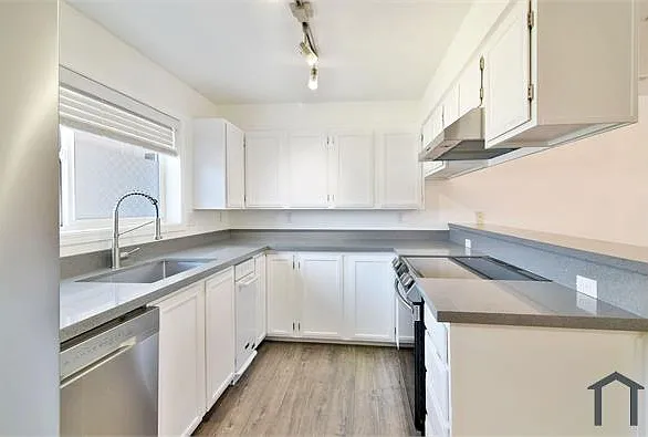 7405 Beverly Ln #202 — Photo 2