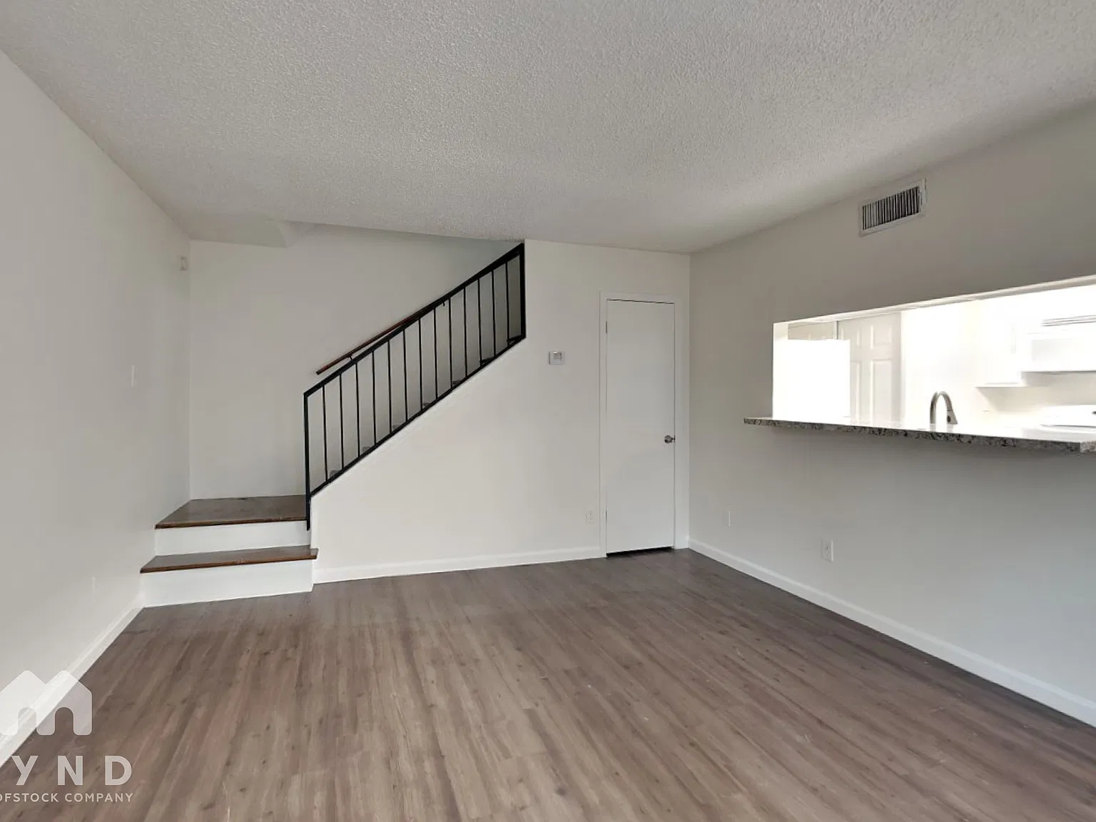 2 bed, 1.5 bath, 968 sqft, $1,249 — Photo 4