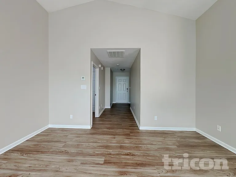 143 Markham Dr — Photo 4