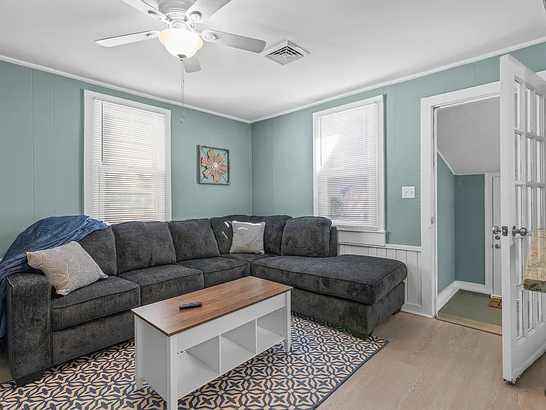 8 Bonita Dr #B — Photo 2