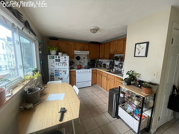 4th image of 13B Suffolk St #B