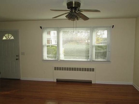 5th image of 117 Blydenburg Ave