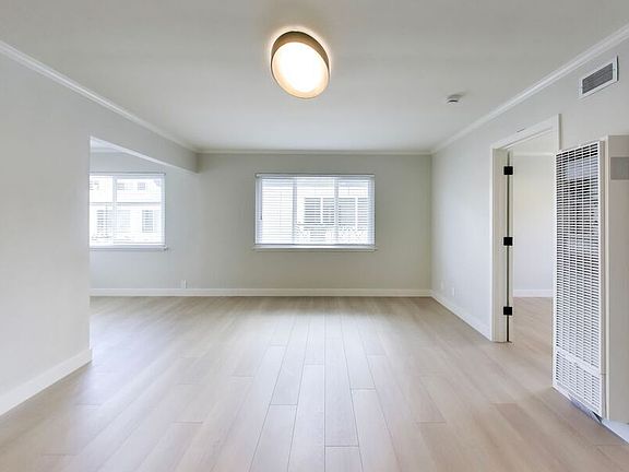 3rd image of 1249 Oak Grove Ave APT 3