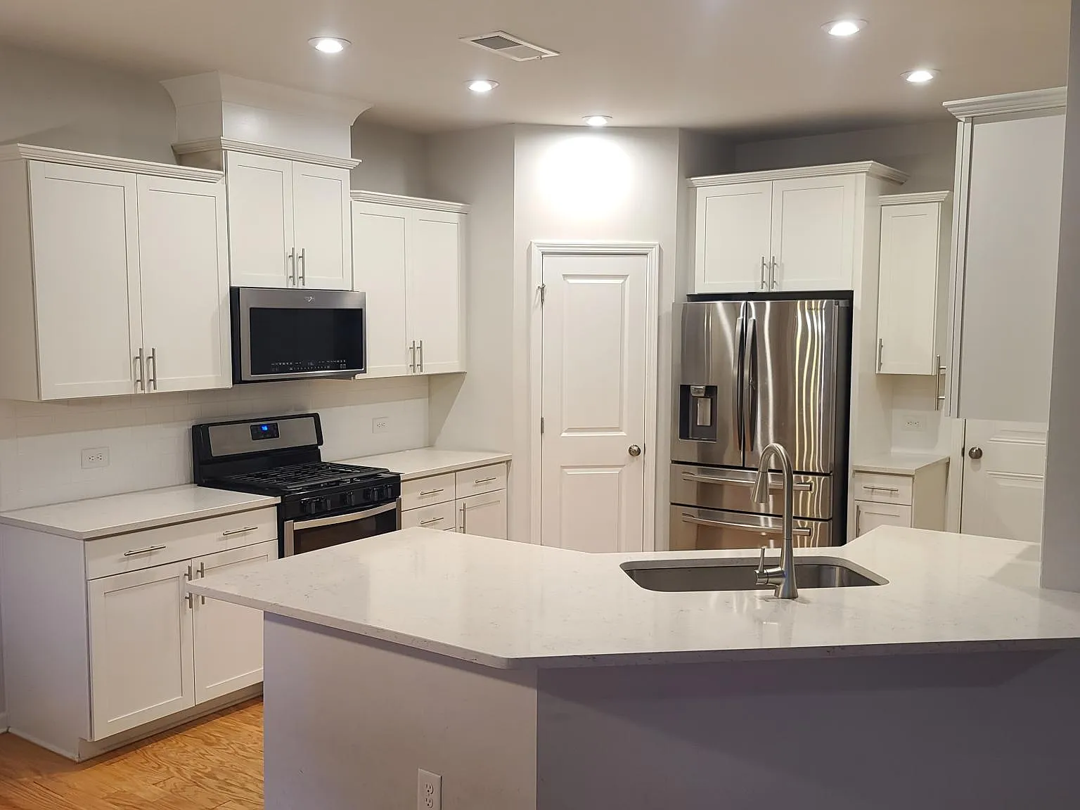 2825 Port Bow Ln — Photo 3