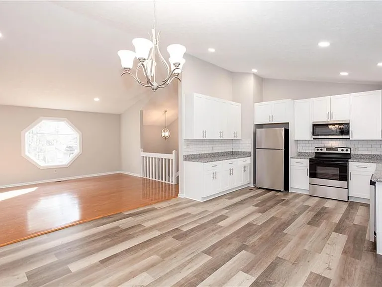 4049 Leicester Dr NE — Photo 8