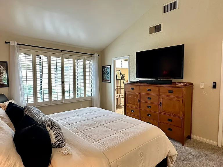 200 Madrid Ave — Photo 11