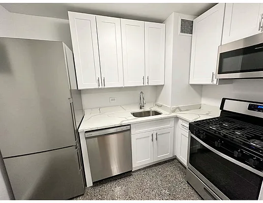 Rented by UES Management | media 12