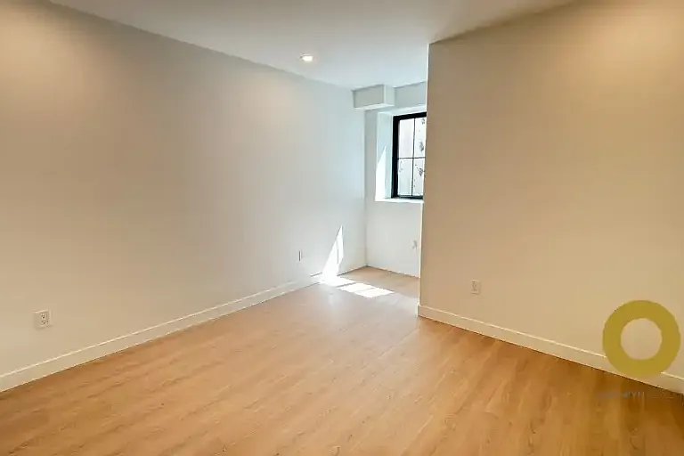 572 Verona Pl #1A — Photo 10