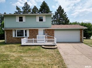 2823 S Hampton Dr, Bettendorf, IA 52722