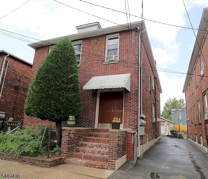 1st image of 476 N 13Th St
