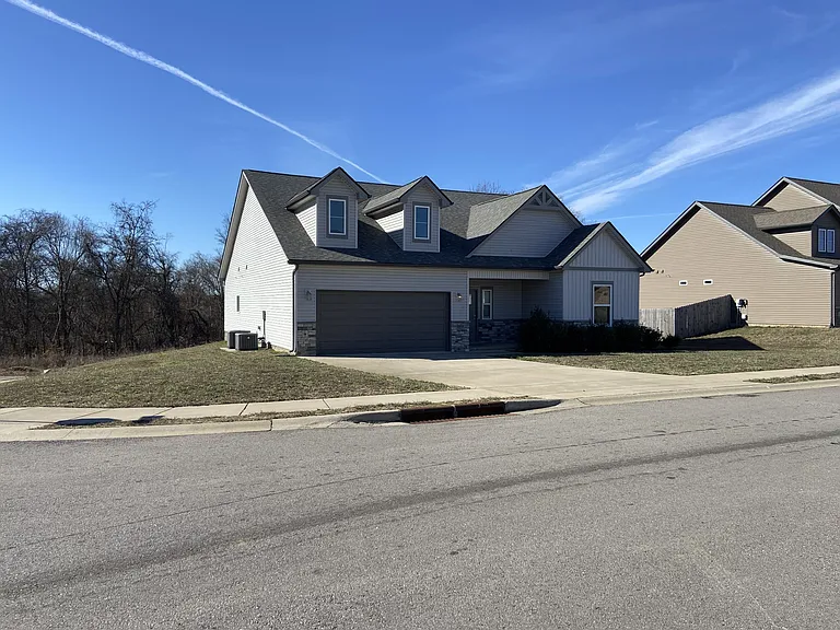 602 Alvin Rd — Photo 2