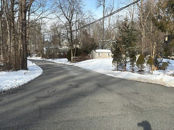 4th image of 51 Race Track Dr W