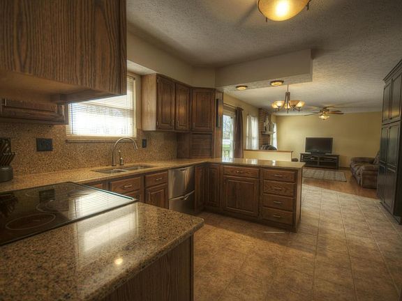 4th image of 5447 Meadow Grove Dr