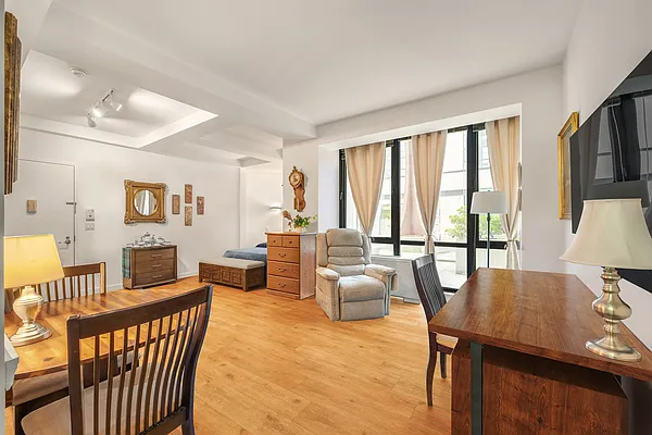 Sold by LEVEN Real Estate | media 2