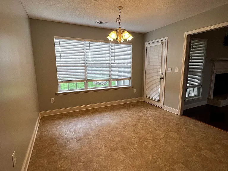 306 Hummingbird Ln — Photo 6