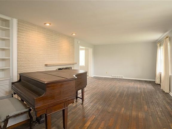 5th image of 3020 N Martadale Dr